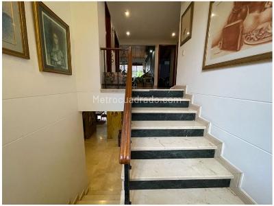 Casa de 3 alcobas en venta en Loma Benedictinos, Envigado, 318 m² · foto 16 de 20