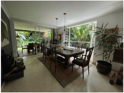 Casa de 3 alcobas en venta en Loma Benedictinos, Envigado, 318 m² · foto 17 de 20