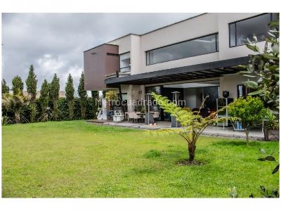 Casa de 4 alcobas en venta en Las Palmas, Envigado, 1603 m² · foto 3 de 12
