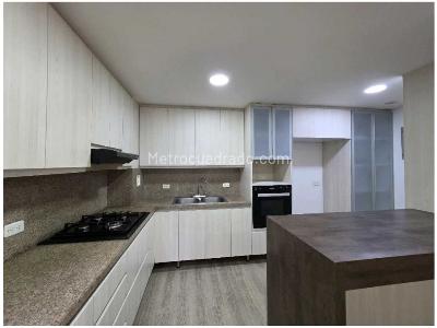 Apartamento de 3 alcobas en venta en Loma Del Chocho, Envigado, 149 m² · foto 4 de 20