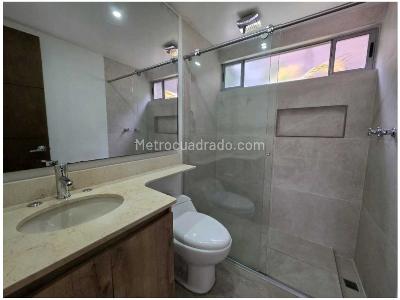 Apartamento de 3 alcobas en venta en Loma Del Chocho, Envigado, 149 m² · foto 9 de 20