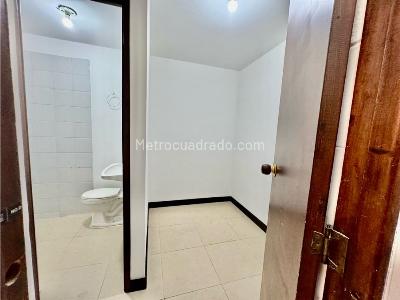 Casa de 3 alcobas en venta en Loma De Las Brujas, Envigado, 199 m² · foto 9 de 20