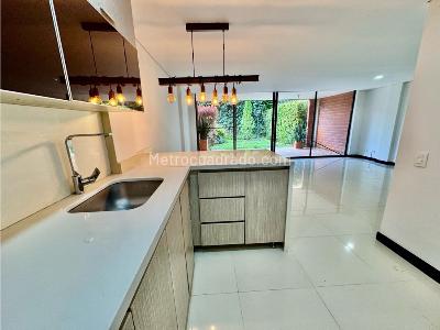 Casa de 3 alcobas en venta en Loma De Las Brujas, Envigado, 199 m² · foto 11 de 20