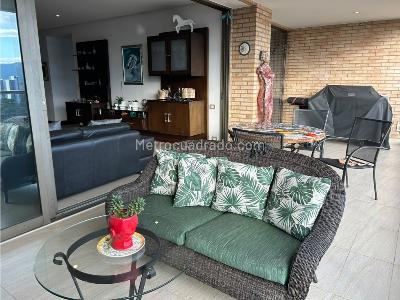 Apartamento en venta en El Poblado, Medellín · foto 2 de 20