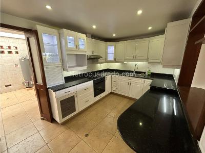 Casa de 3 alcobas en venta en El Poblado, Medellín, 253 m² · foto 4 de 20