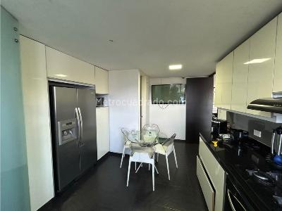 Apartamento de 3 alcobas en venta en El Poblado, Medellín, 128 m² · foto 9 de 15
