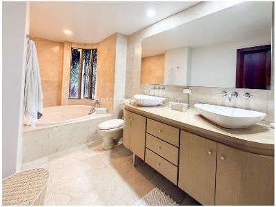 Apartamento de 3 alcobas en venta en El Poblado, Medellín, 244 m² · foto 13 de 20