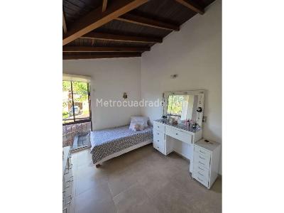 Casa de 5 alcobas en venta en Loma De Las Brujas, Envigado, 204 m² · foto 12 de 15