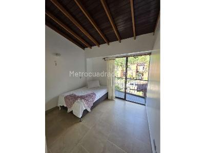 Casa de 5 alcobas en venta en Loma De Las Brujas, Envigado, 204 m² · foto 13 de 15