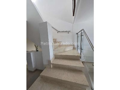 Casa de 5 alcobas en venta en Loma De Las Brujas, Envigado, 204 m² · foto 4 de 15