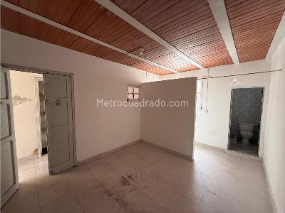 Casa de 5 alcobas en venta en Ricaurte, Bogotá, 370 m² · foto 13 de 20