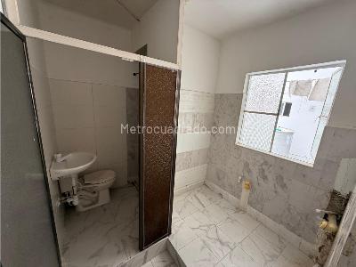 Casa de 5 alcobas en venta en Ricaurte, Bogotá, 370 m² · foto 17 de 20