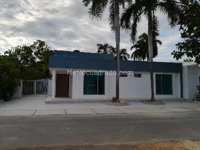 Casa de 4 alcobas en venta en Condominio Campestre El Peñón, Girardot, 560 m² · foto 2 de 6