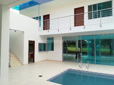 Casa de 4 alcobas en venta en Condominio Campestre El Peñón, Girardot, 560 m² · foto 3 de 6