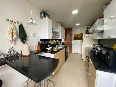 Apartamento de 3 alcobas en venta en Gratamira Reserva, Bogotá, 136 m² · foto 5 de 20