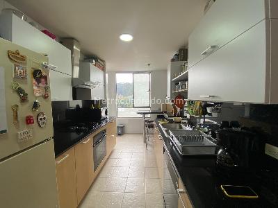 Apartamento de 3 alcobas en venta en Gratamira Reserva, Bogotá, 136 m² · foto 6 de 20