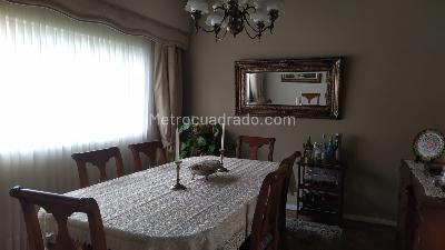 Casa de 5 alcobas en venta en Cedritos Nueva Autopista, Bogotá, 225 m² · foto 9 de 20