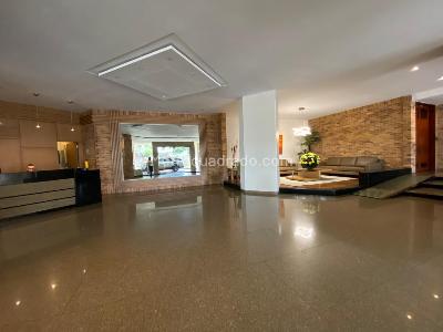 Apartamento de 3 alcobas en venta en Santa Barbara Multicentro, Bogotá, 293 m² · foto 2 de 20