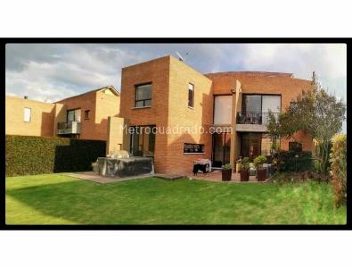 Casa de 3 alcobas en venta en Calahorra, Chía, 300 m² · foto 2 de 10