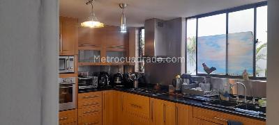 Apartamento de 5 alcobas en venta en Belen Rosales, Medellín, 219 m² · foto 2 de 14