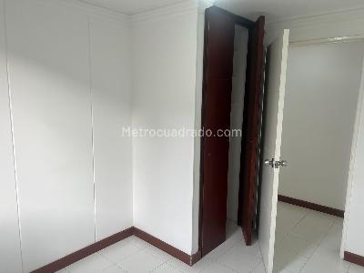 Apartamento de 3 alcobas en venta en Belen Loma De Los Bernal, Medellín, 78 m² · foto 3 de 14