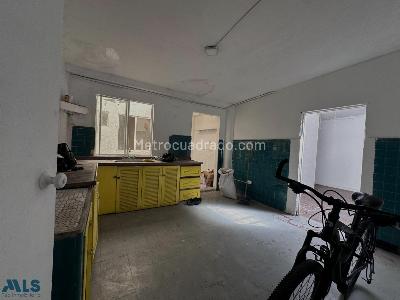 Casa de 4 alcobas en venta en Laureles, Medellín, 383 m² · foto 11 de 11