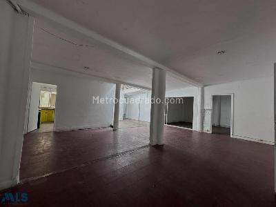 Casa de 4 alcobas en venta en Laureles, Medellín, 383 m² · foto 2 de 11
