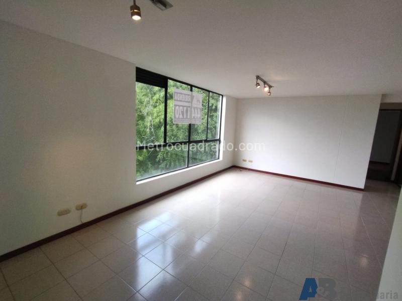 Spacious 2BR Apartment in Aguacatala - 3