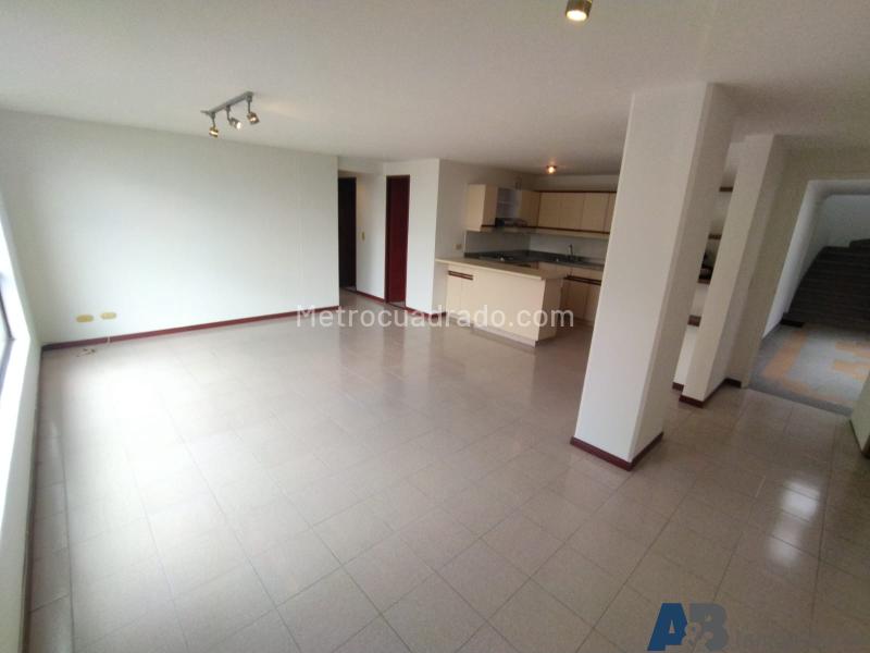 Spacious 2BR Apartment in Aguacatala - 4