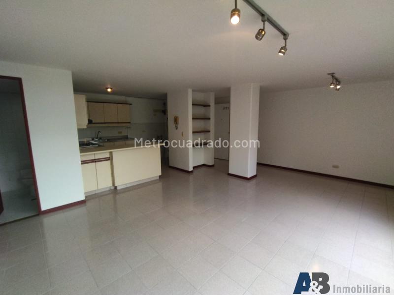 Spacious 2BR Apartment in Aguacatala - 5