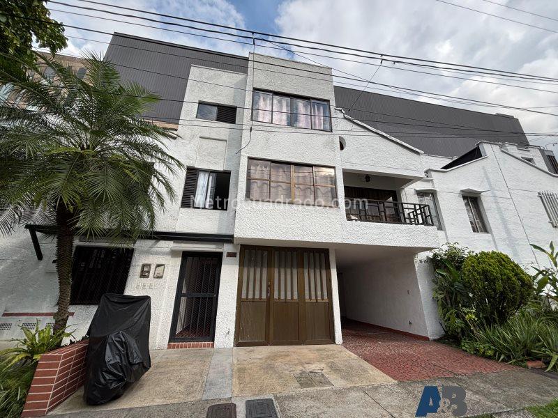 Apartamento de 2 Alcobas con Patio en Belén (La Mota)