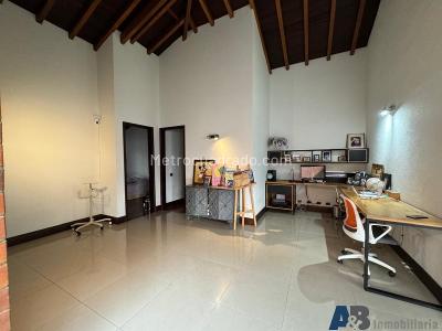 Casa de 4 alcobas en venta en La Doctora, Sabaneta, 470 m² · foto 11 de 20