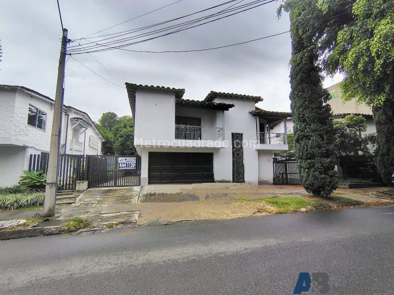 Spacious 5BR Commercial House in Aguacatala