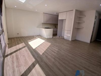 Casa de 3 alcobas en arriendo en Loma Del Chocho, Envigado, 270 m² · foto 2 de 20