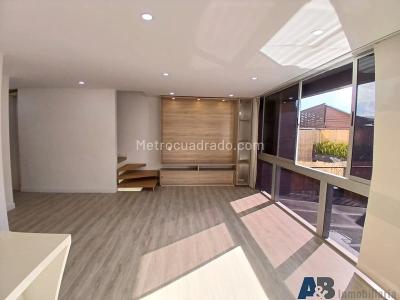 Casa de 3 alcobas en arriendo en Loma Del Chocho, Envigado, 270 m² · foto 4 de 20