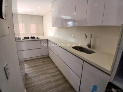 Casa de 3 alcobas en arriendo en Loma Del Chocho, Envigado, 270 m² · foto 6 de 20