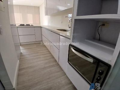 Casa de 3 alcobas en arriendo en Loma Del Chocho, Envigado, 270 m² · foto 8 de 20