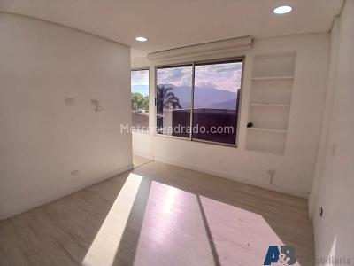 Casa de 3 alcobas en arriendo en Loma Del Chocho, Envigado, 270 m² · foto 13 de 20