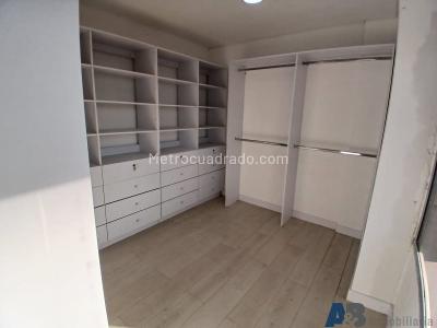 Casa de 3 alcobas en arriendo en Loma Del Chocho, Envigado, 270 m² · foto 15 de 20