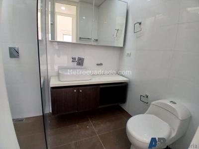 Casa de 3 alcobas en arriendo en Loma Del Chocho, Envigado, 270 m² · foto 16 de 20