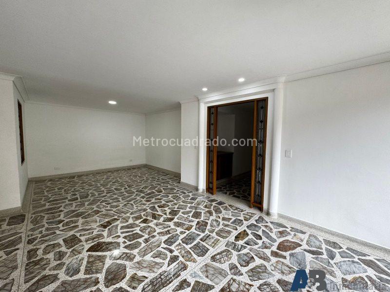 4BR Apartment in El Poblado with Service Room - 8