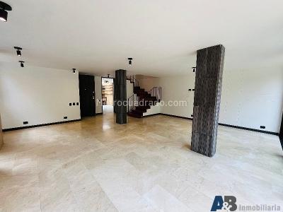 Casa de 3 alcobas en arriendo en El Escobero, Envigado, 310 m² · foto 2 de 20
