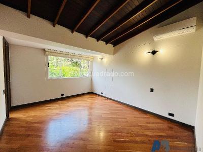 Casa de 3 alcobas en arriendo en El Escobero, Envigado, 310 m² · foto 12 de 20