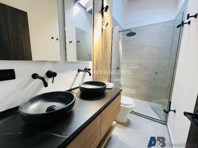 Casa de 3 alcobas en arriendo en El Escobero, Envigado, 310 m² · foto 13 de 20