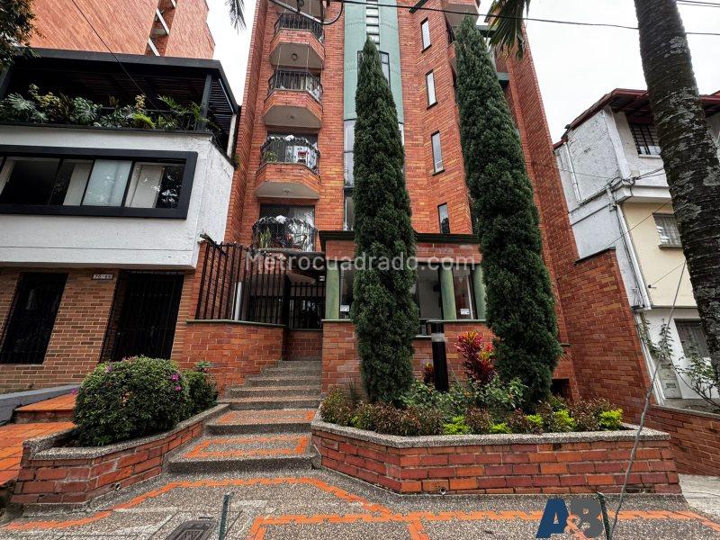 3BR Apartment in Laureles with Balcony and Parking