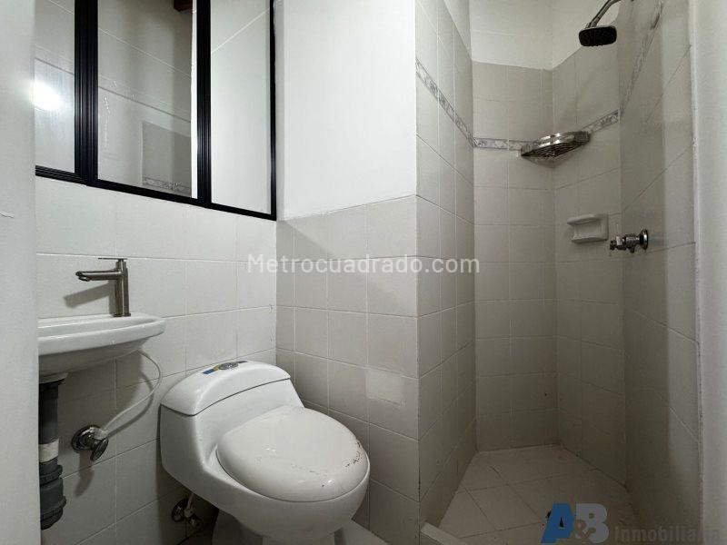 Apartamento en Laureles de 3 Alcobas con Balcón y Parqueadero - 4