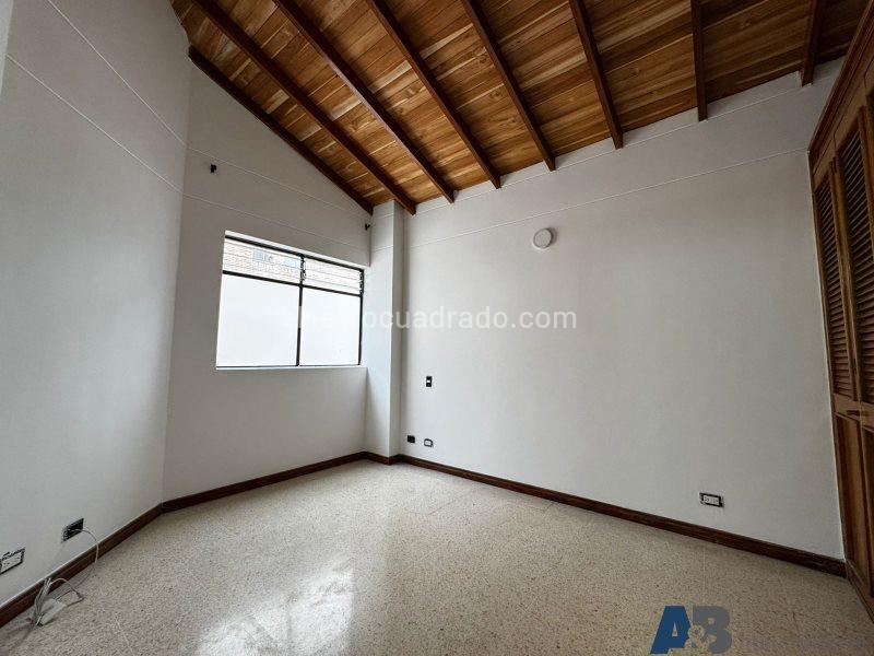 Apartamento en Laureles de 3 Alcobas con Balcón y Parqueadero - 5