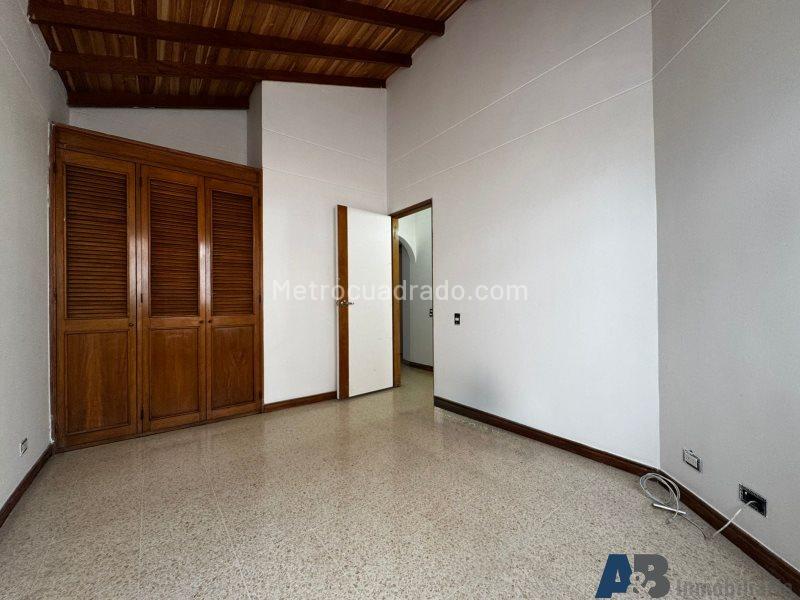 Apartamento en Laureles de 3 Alcobas con Balcón y Parqueadero - 6