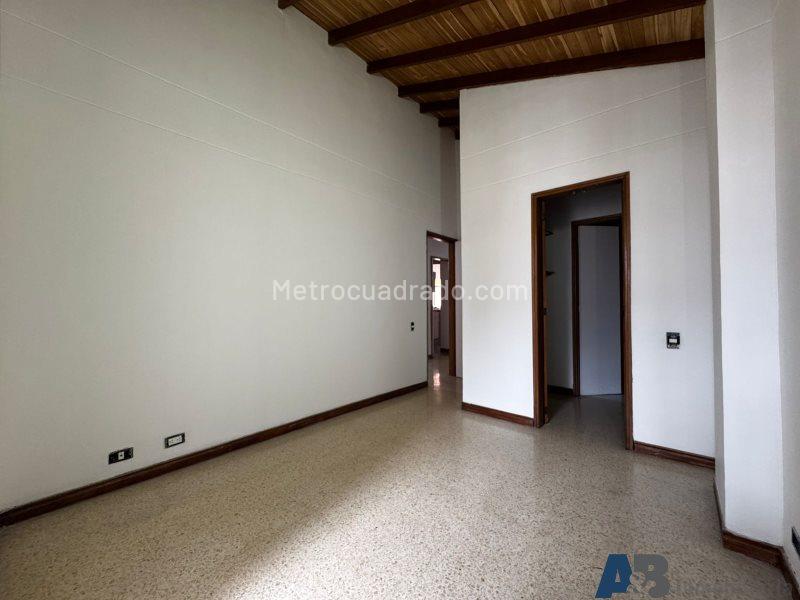 Apartamento en Laureles de 3 Alcobas con Balcón y Parqueadero - 7
