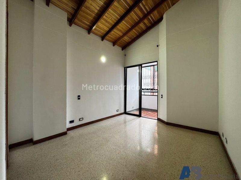 Apartamento en Laureles de 3 Alcobas con Balcón y Parqueadero - 8